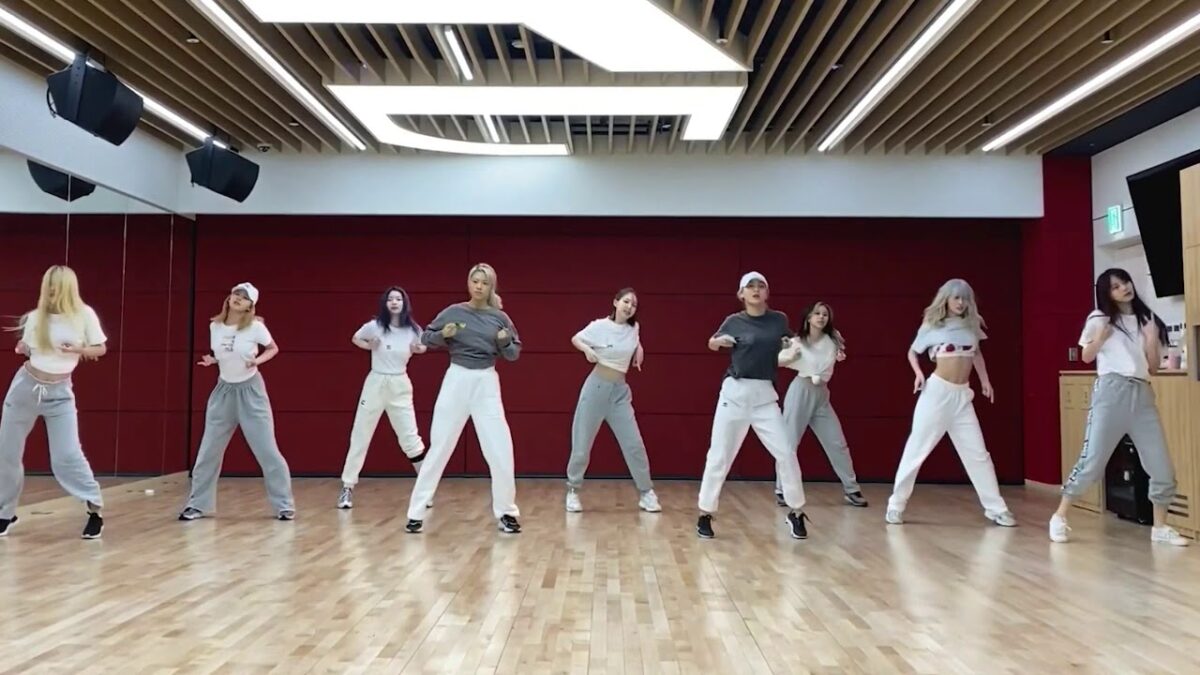 kpop artists dancing